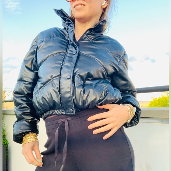 Zara Black Patent Vegan Leather Crop Puffer - Picture 2 of 16